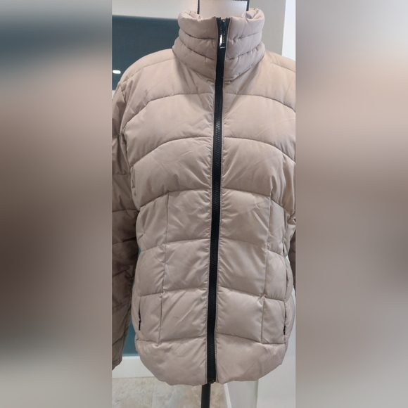 Elegant Beige Puffer Jacket for Women - Picture 2 of 16